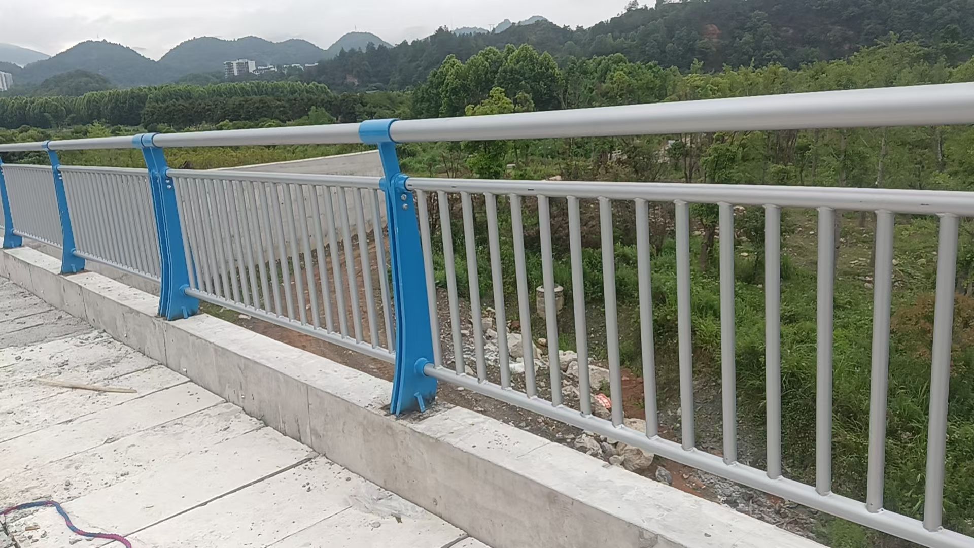 绵阳市不锈钢栏杆河道护栏 - 方案